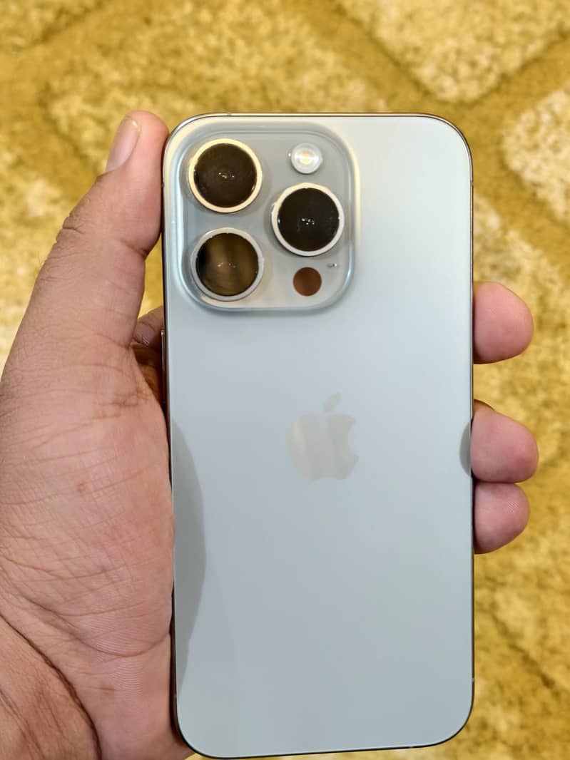 Apple iPhone 15 Pro 0