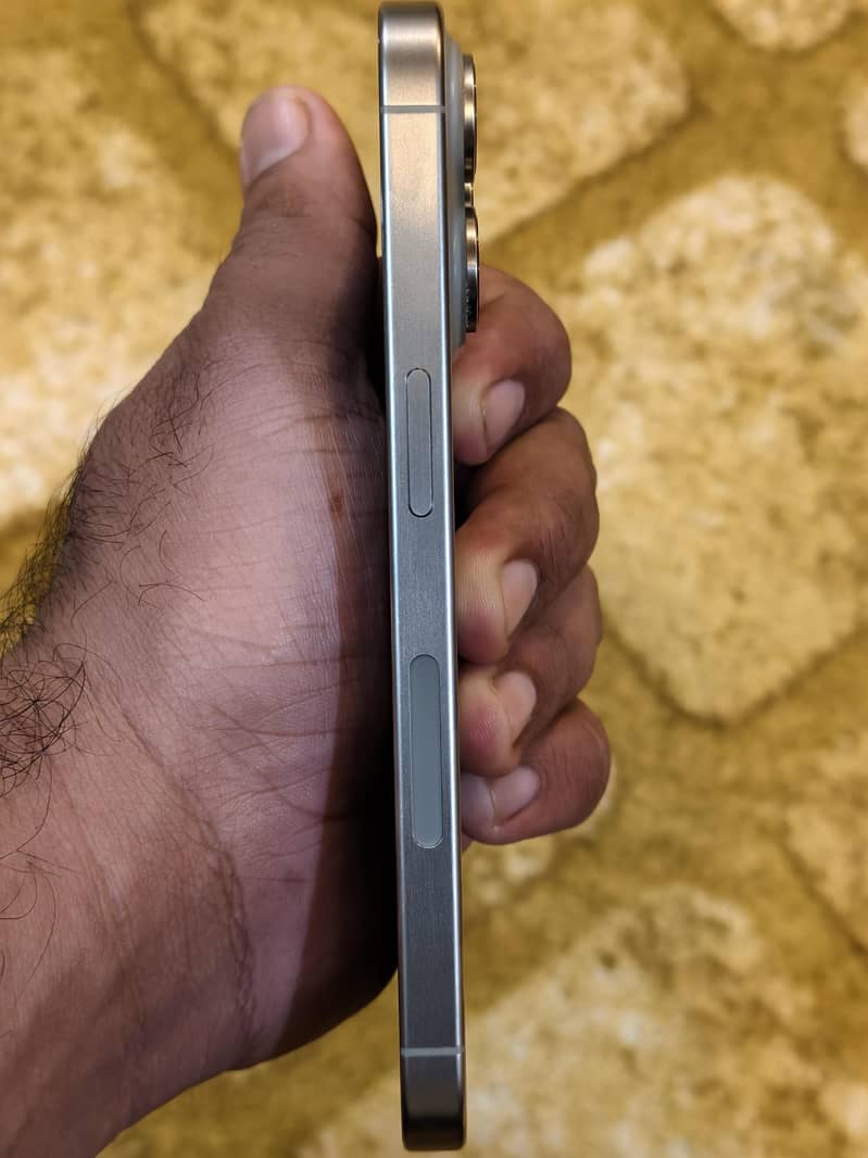 Apple iPhone 15 Pro 2