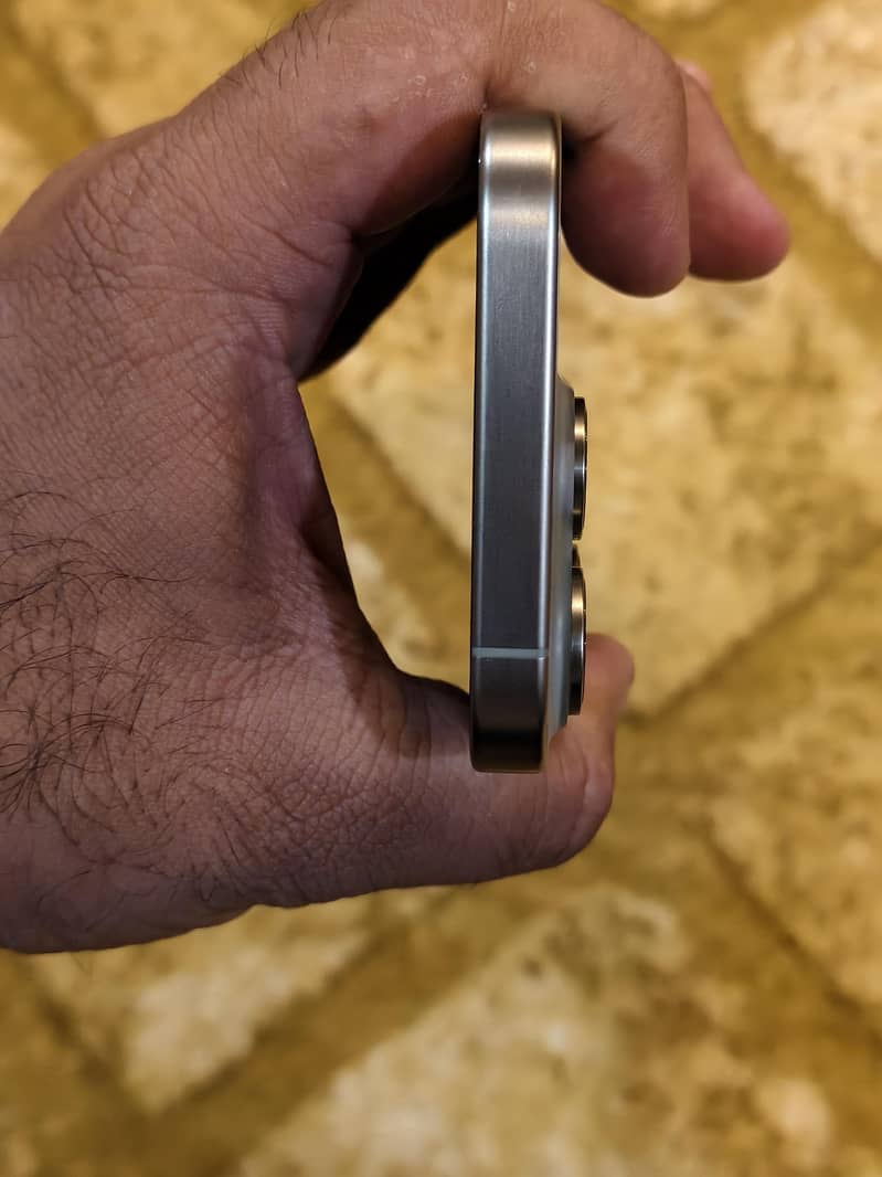 Apple iPhone 15 Pro 3