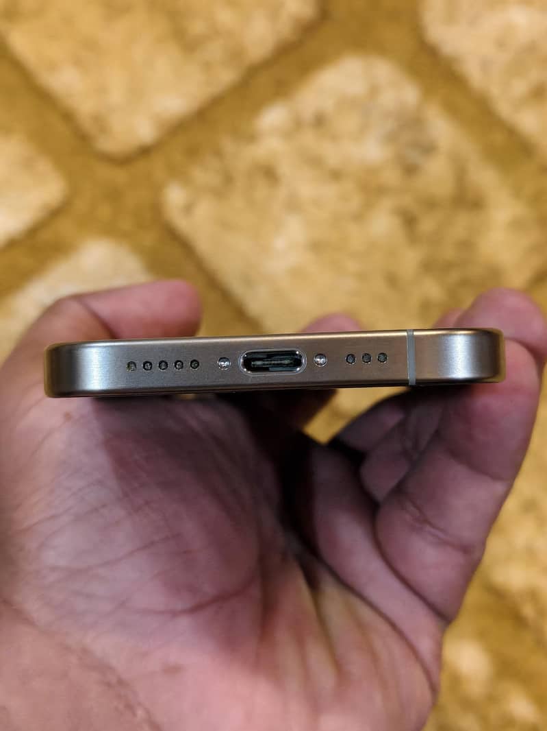 Apple iPhone 15 Pro 4