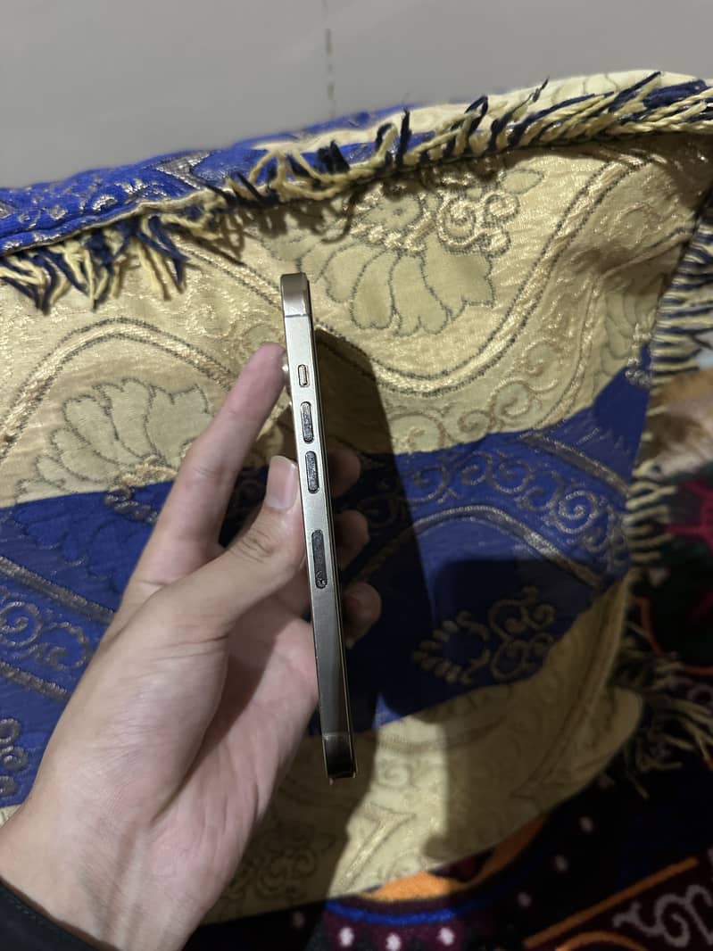 Apple iPhone 13 Pro 4