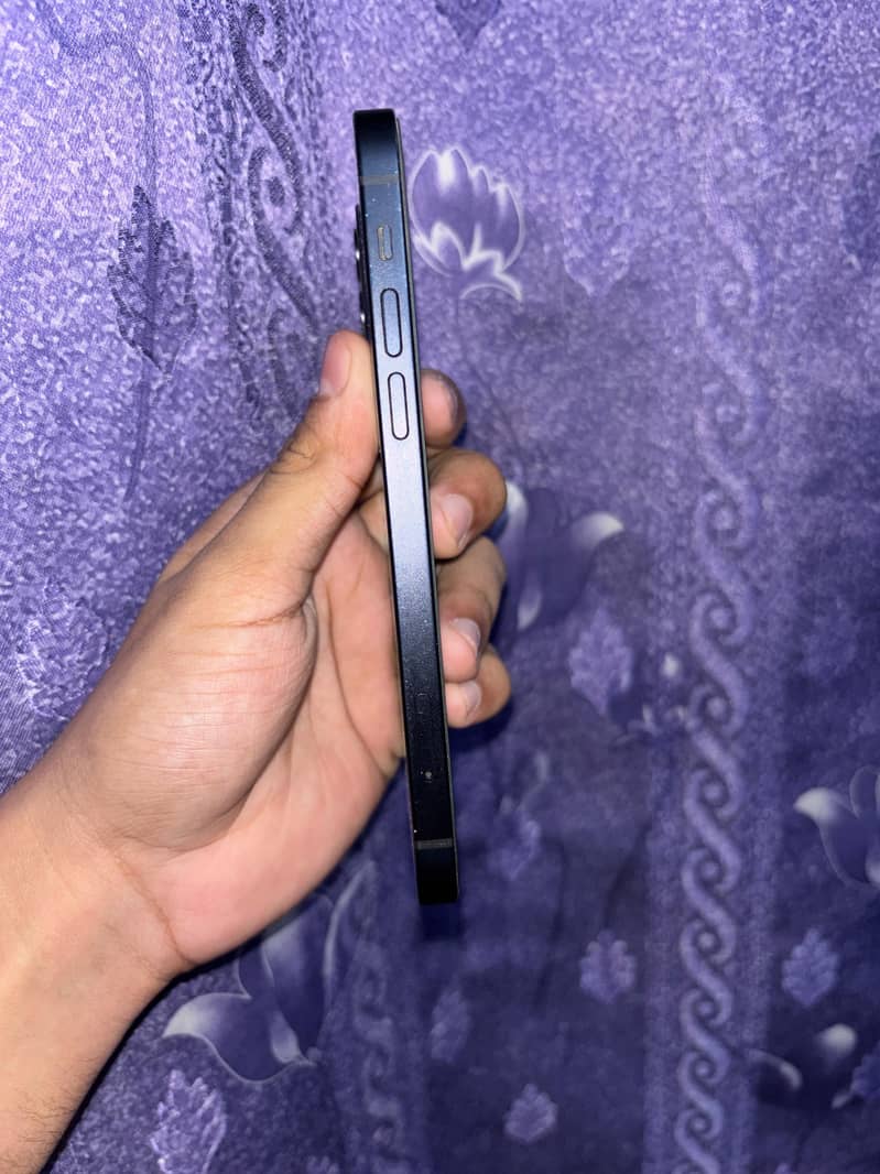 Apple iPhone 12 3