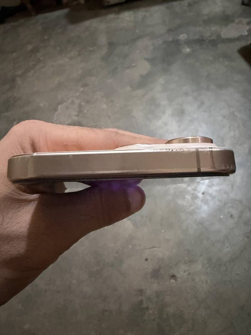 Apple iPhone 16 Pro Max 5