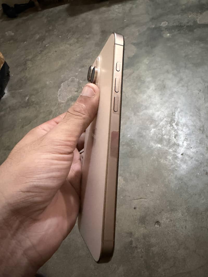 Apple iPhone 16 Pro Max 7