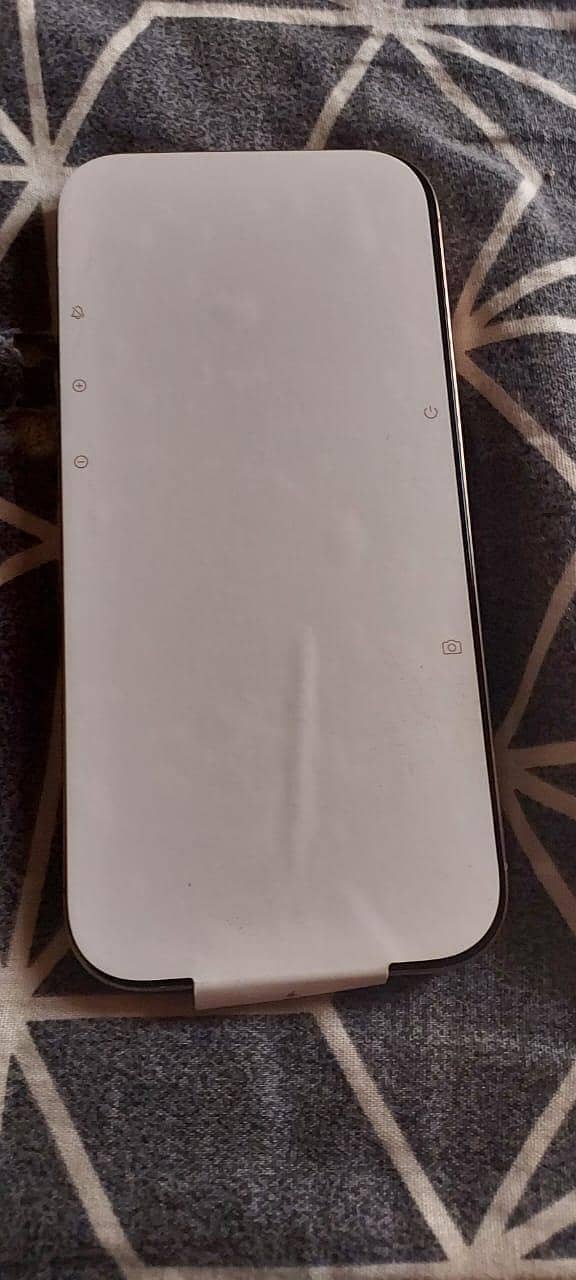 Apple iPhone 16 Pro 0