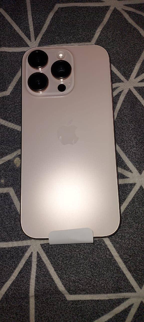 Apple iPhone 16 Pro 1