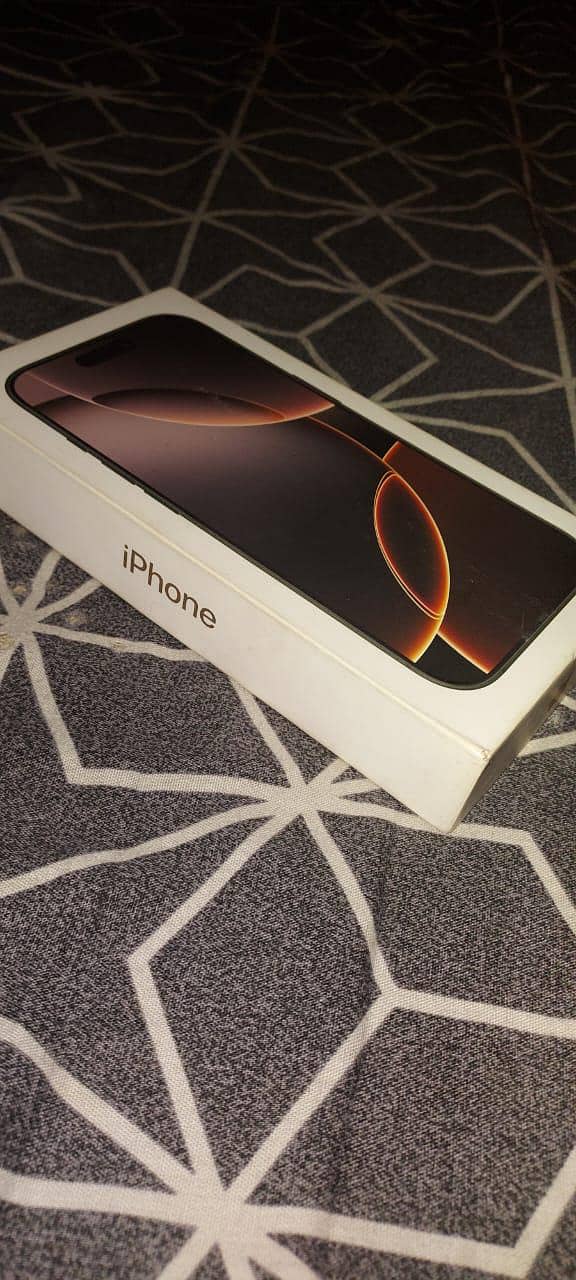 Apple iPhone 16 Pro 3