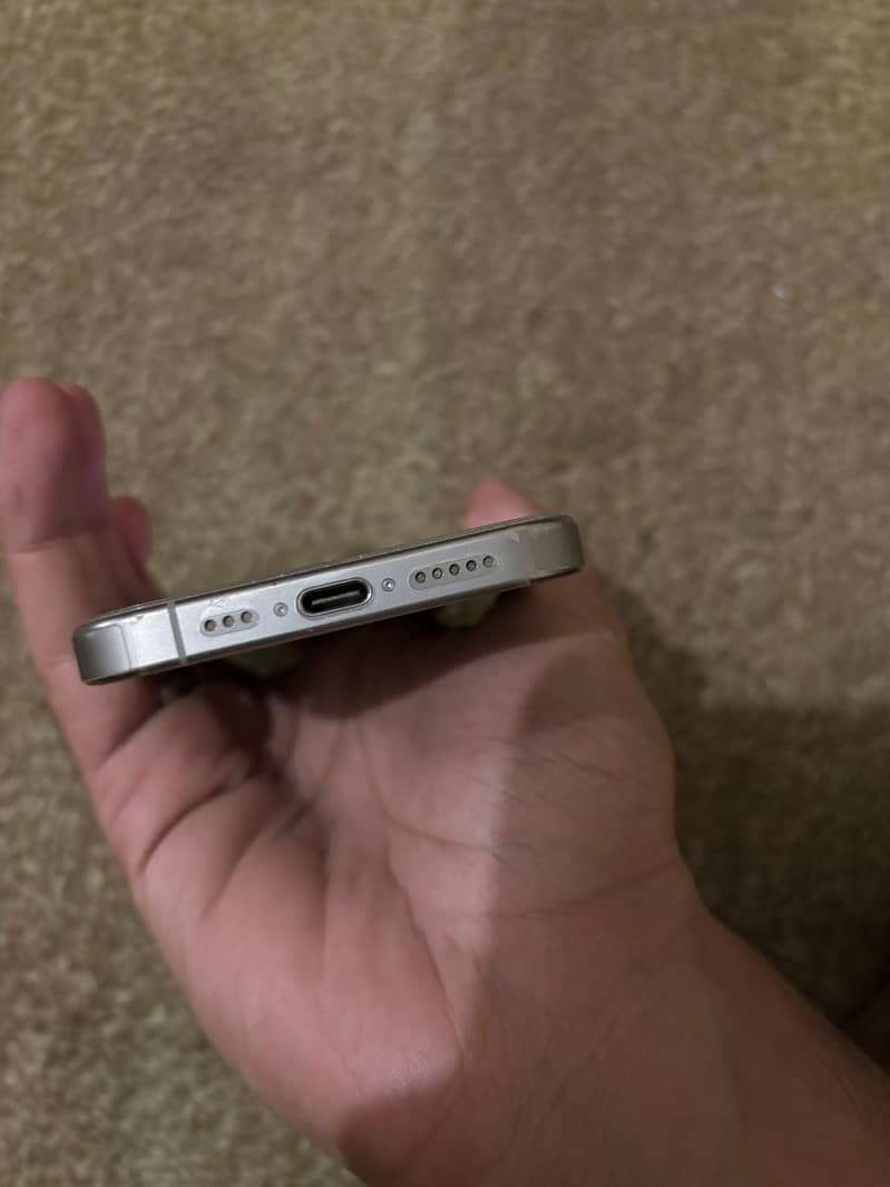 Apple iPhone 15 Pro 2
