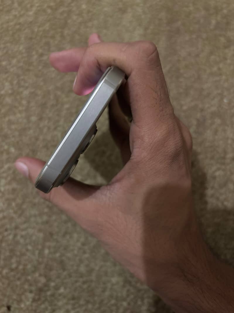 Apple iPhone 15 Pro 3