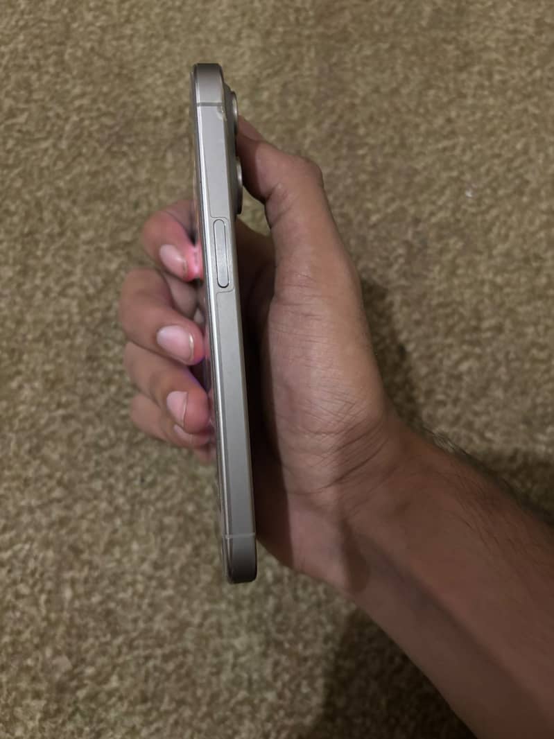Apple iPhone 15 Pro 4
