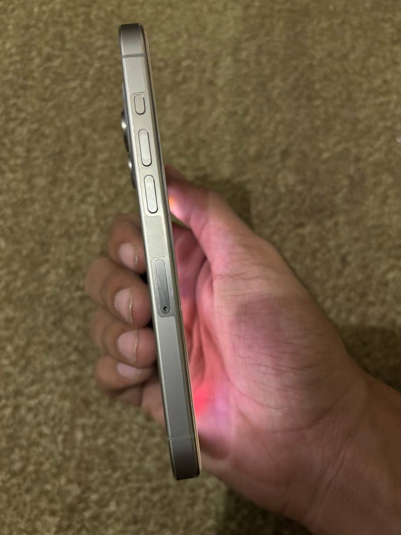 Apple iPhone 15 Pro 6