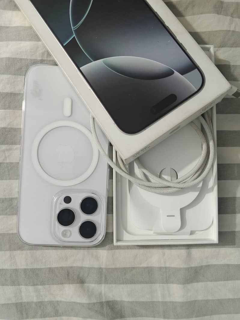 Apple iPhone 16 Pro 1