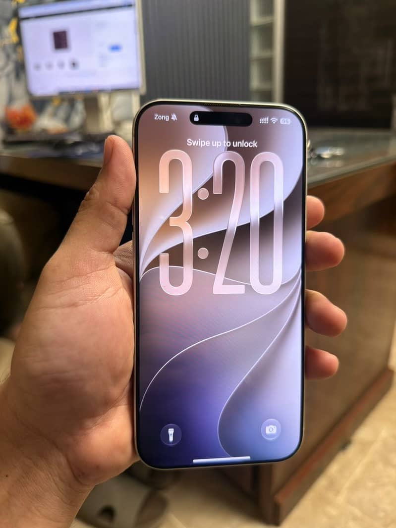 Apple iPhone 17 Pro Max 4