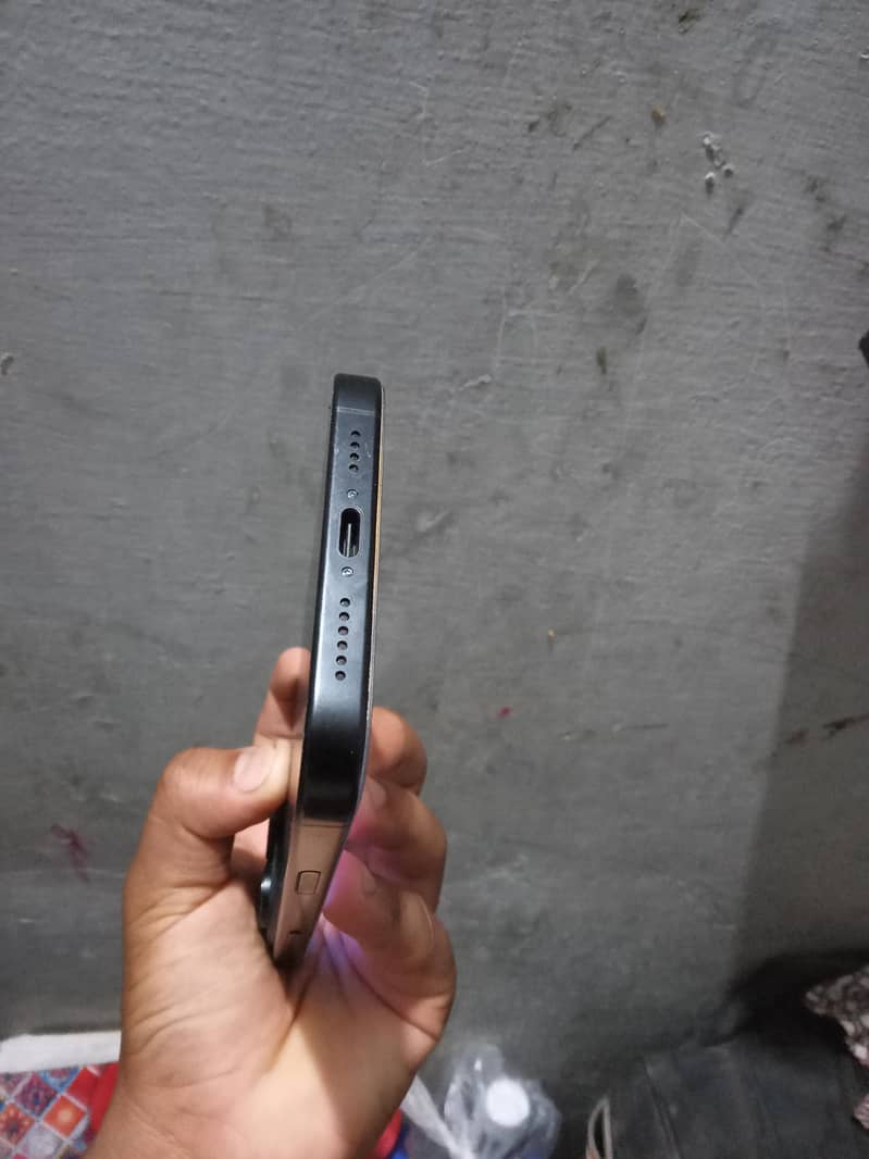 Apple iPhone 16 Pro Max 7