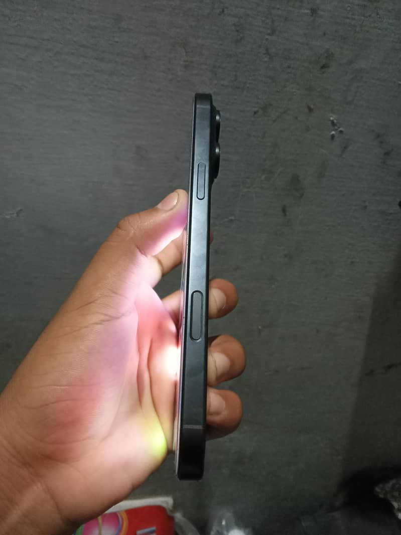 Apple iPhone 16 Pro Max 4