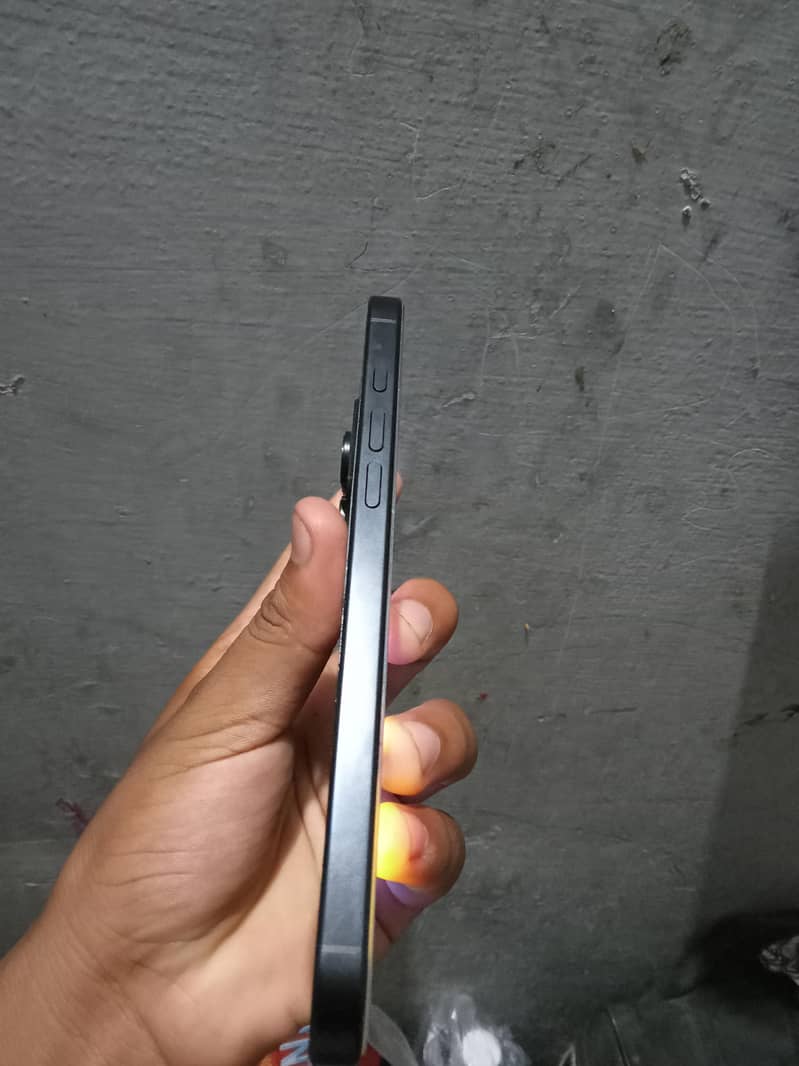 Apple iPhone 16 Pro Max 5