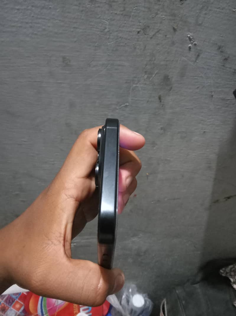 Apple iPhone 16 Pro Max 6