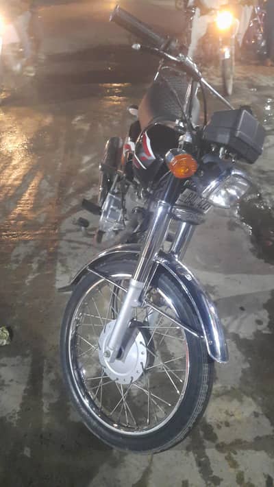 I am selling my honda CG 125 biomatric on the spot