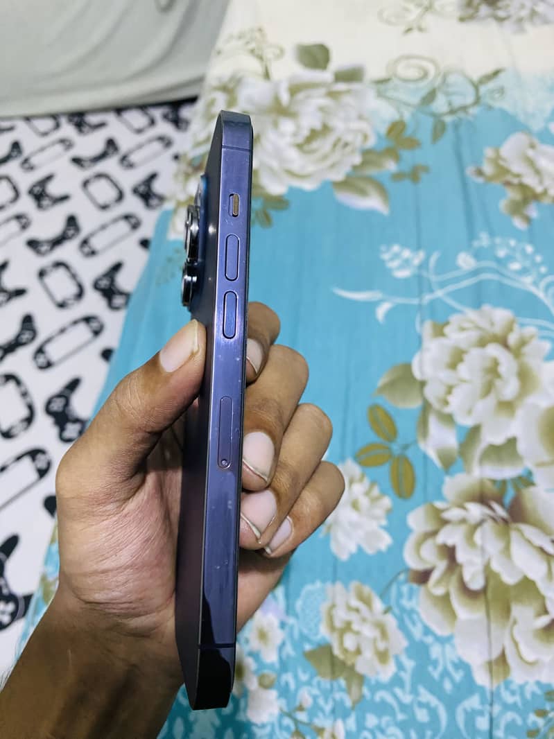 Apple iPhone 14 Pro 2