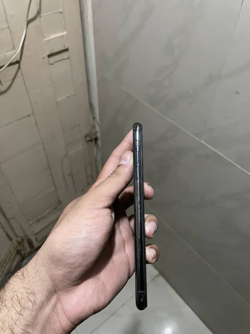 Apple iPhone 11 Pro Max 1