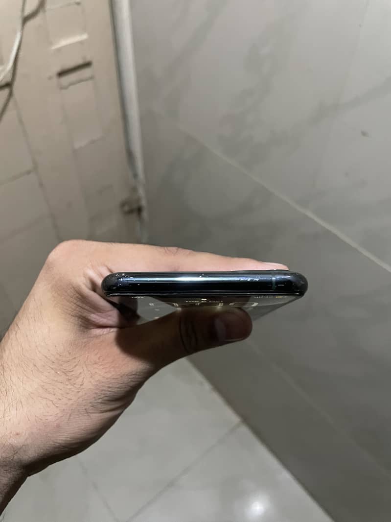 Apple iPhone 11 Pro Max 3
