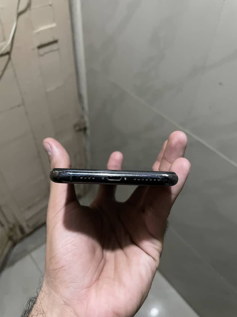Apple iPhone 11 Pro Max 4