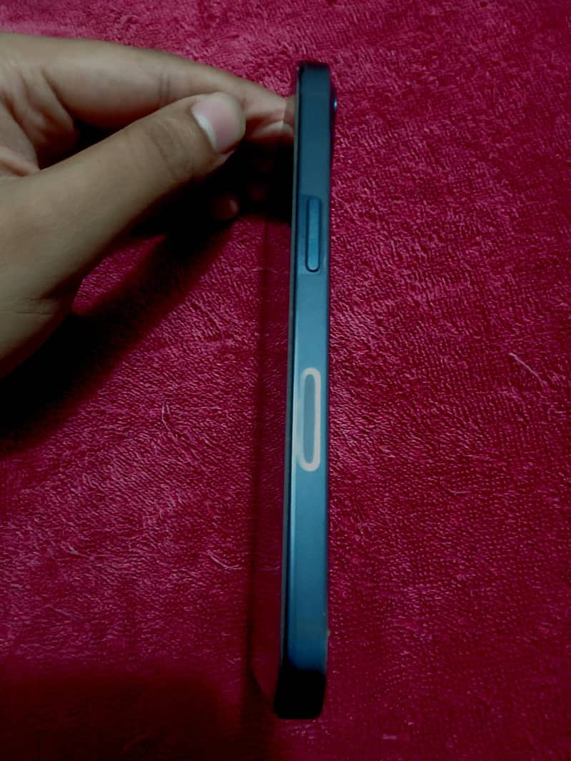 Apple iPhone 13 2