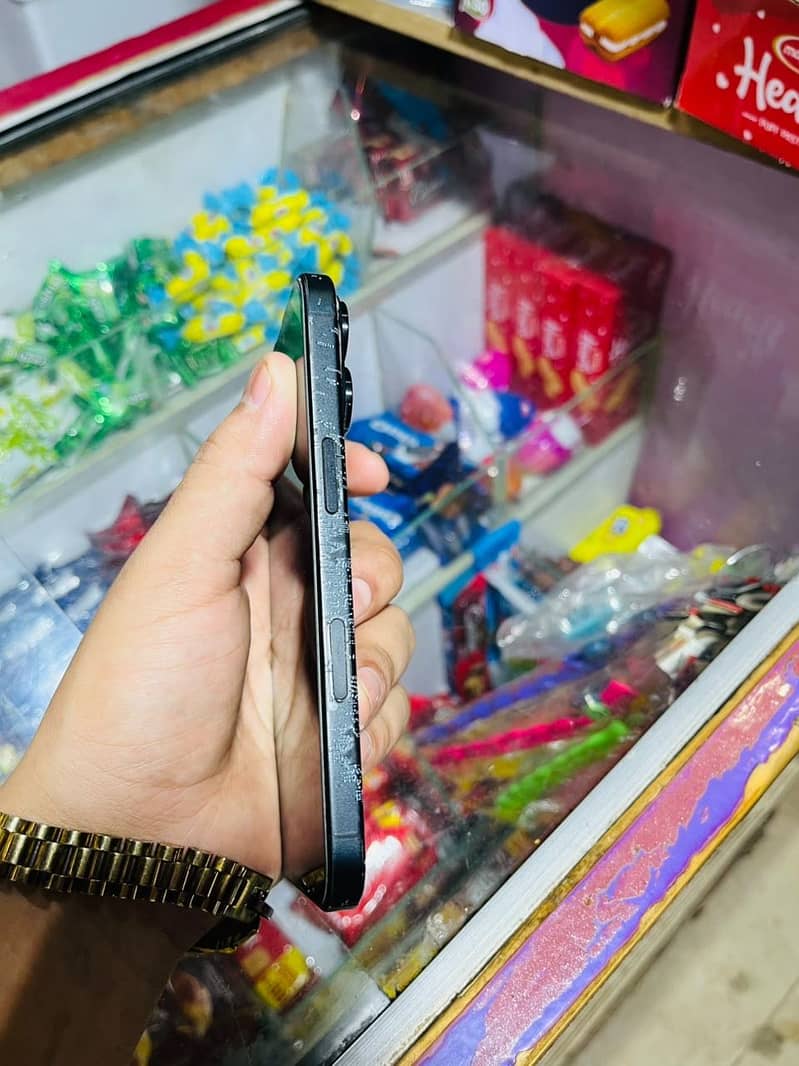 Apple iPhone 16 1
