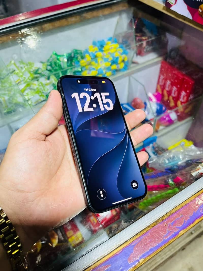 Apple iPhone 16 3