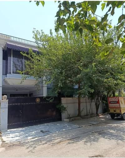 10 Marla Old But Liveable House At Very Prime Location Of Faisal Town