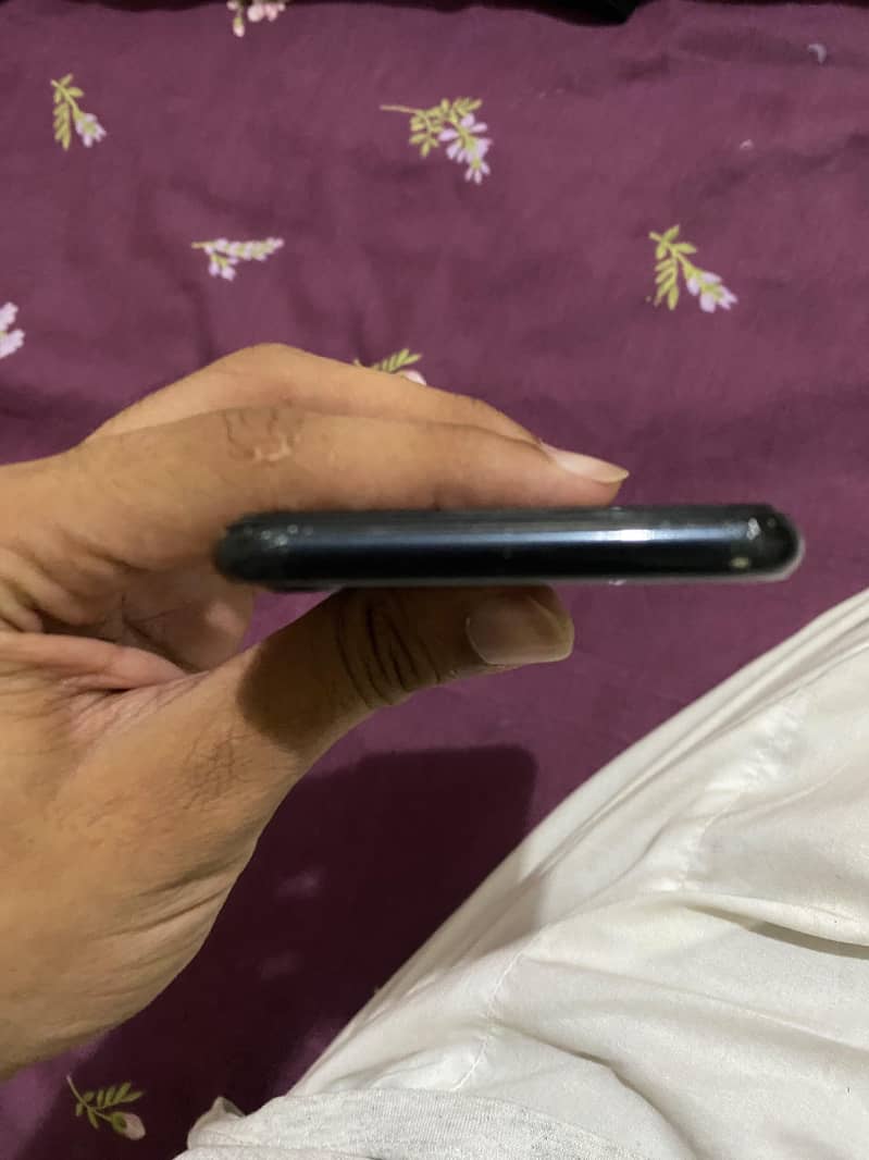 Apple iPhone SE 2nd generation 3