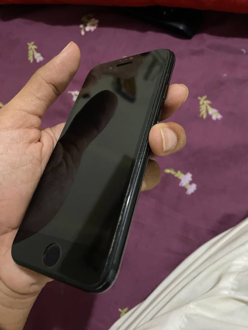 Apple iPhone SE 2nd generation 6