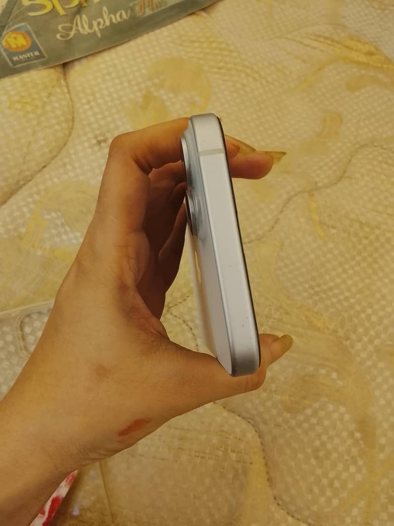 Apple iPhone 15 plus 3