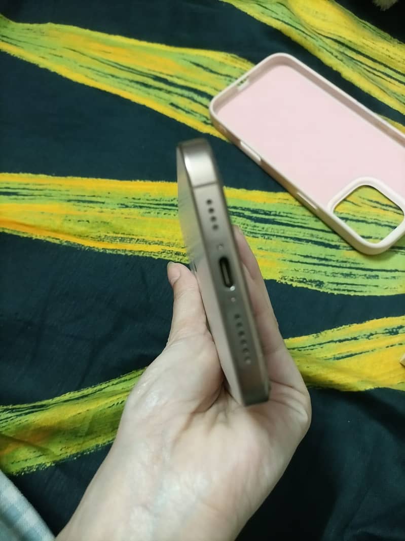 Apple iPhone 16 Pro Max 3
