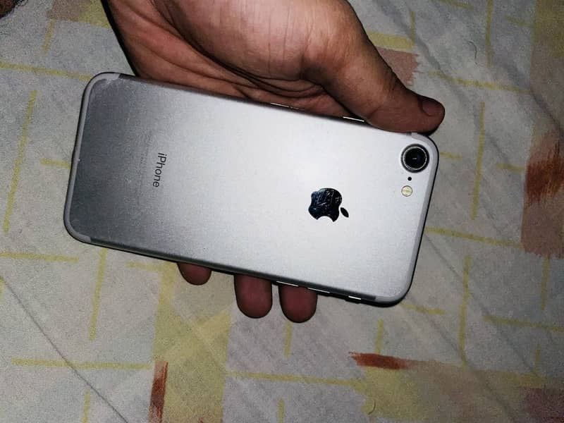Apple iPhone 7 3