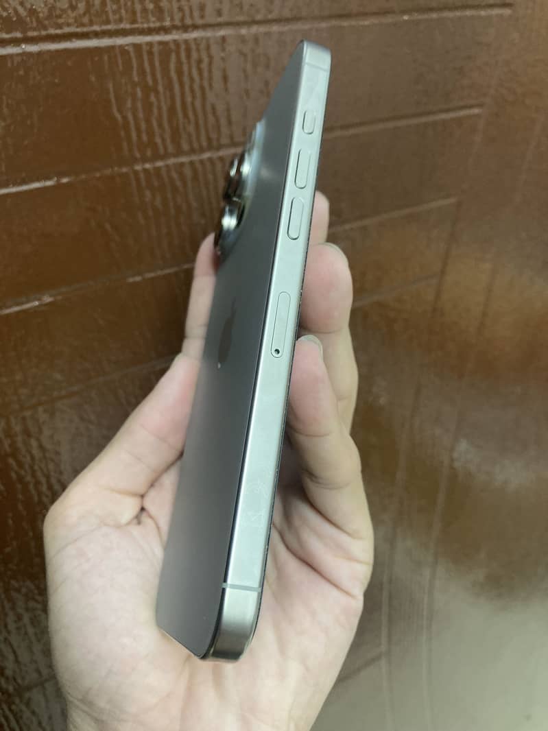 Apple iPhone 16 Pro Max 3