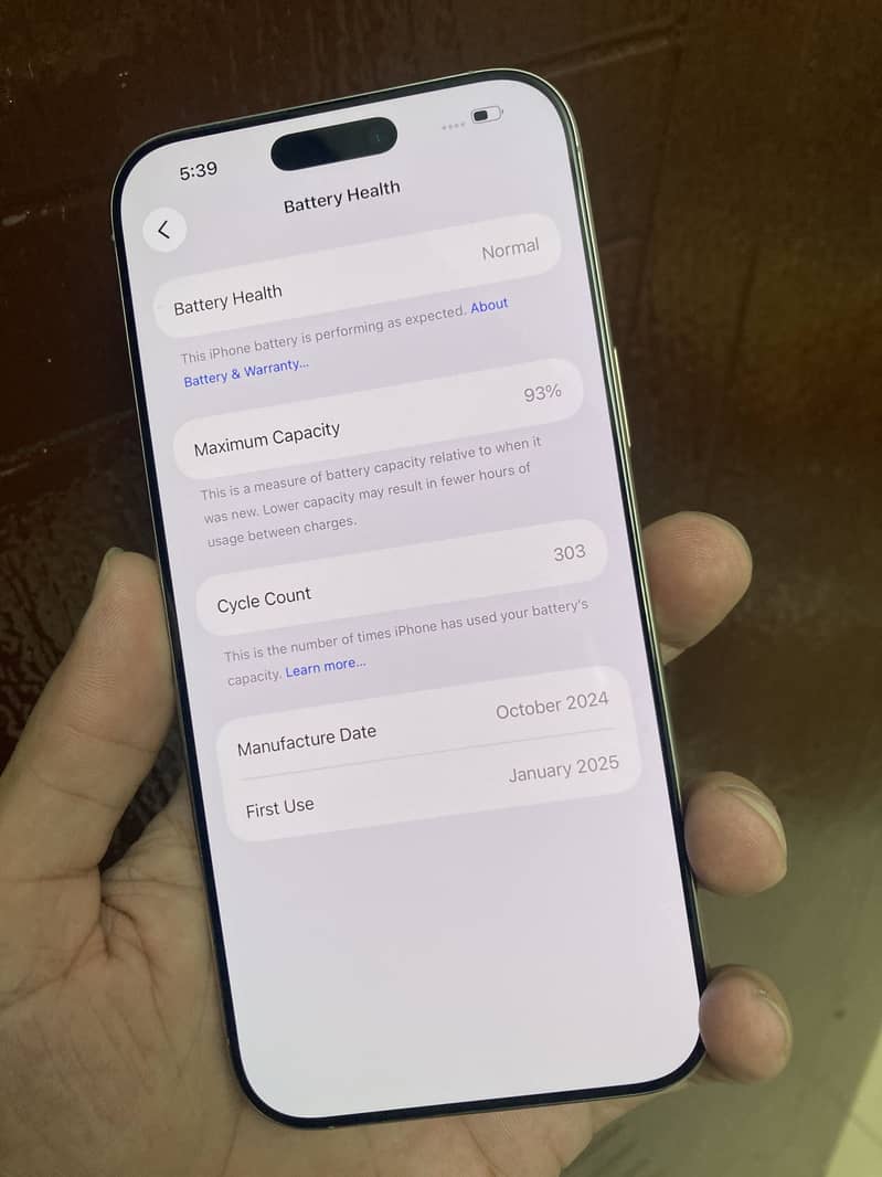 Apple iPhone 16 Pro Max 9
