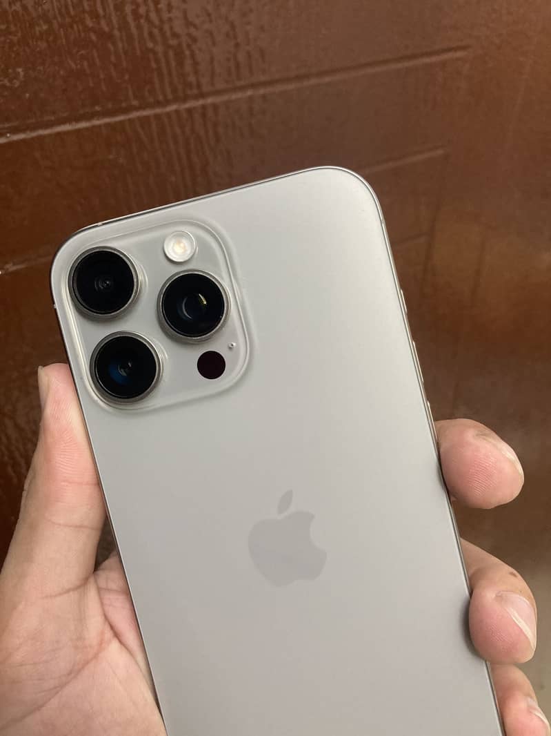 Apple iPhone 16 Pro Max 10