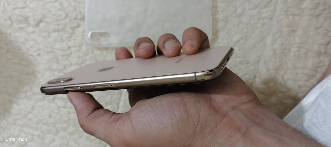 Apple iPhone XS Max 3