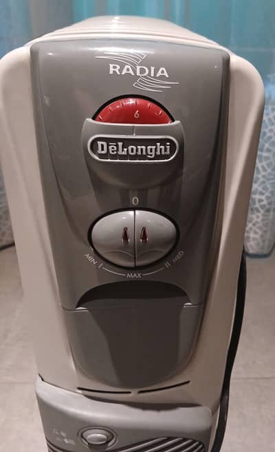 Original DeLonghi Radia 12-Fin Oil Heater (2500W) with Fan