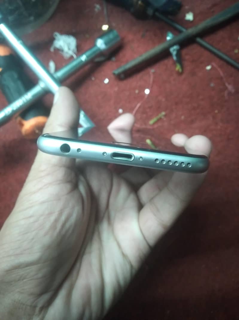 Apple iPhone 6S 4