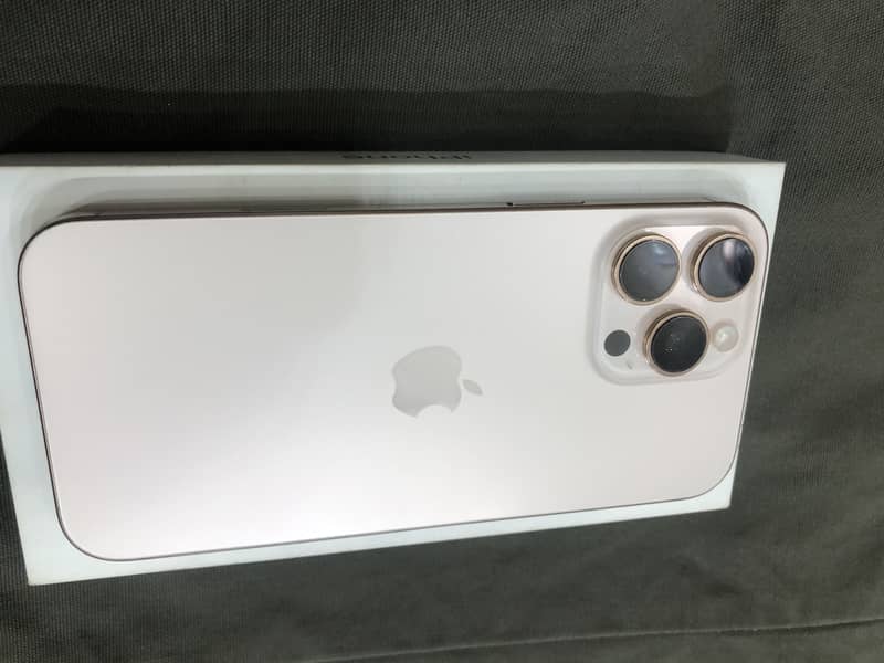 Apple iPhone 16 Pro Max 0