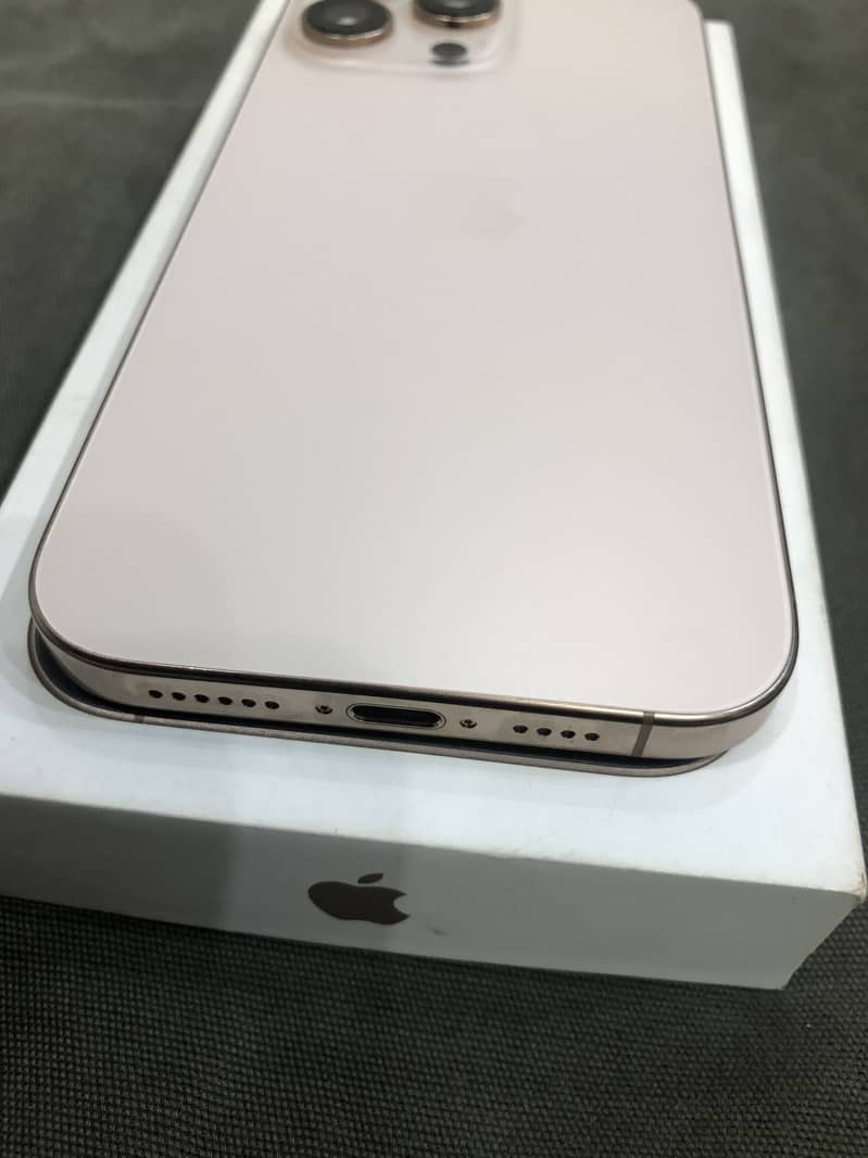 Apple iPhone 16 Pro Max 3