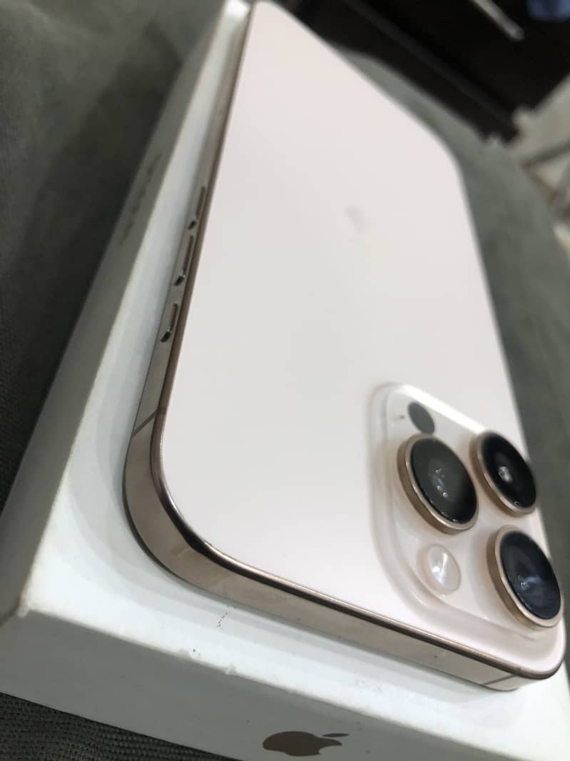 Apple iPhone 16 Pro Max 5