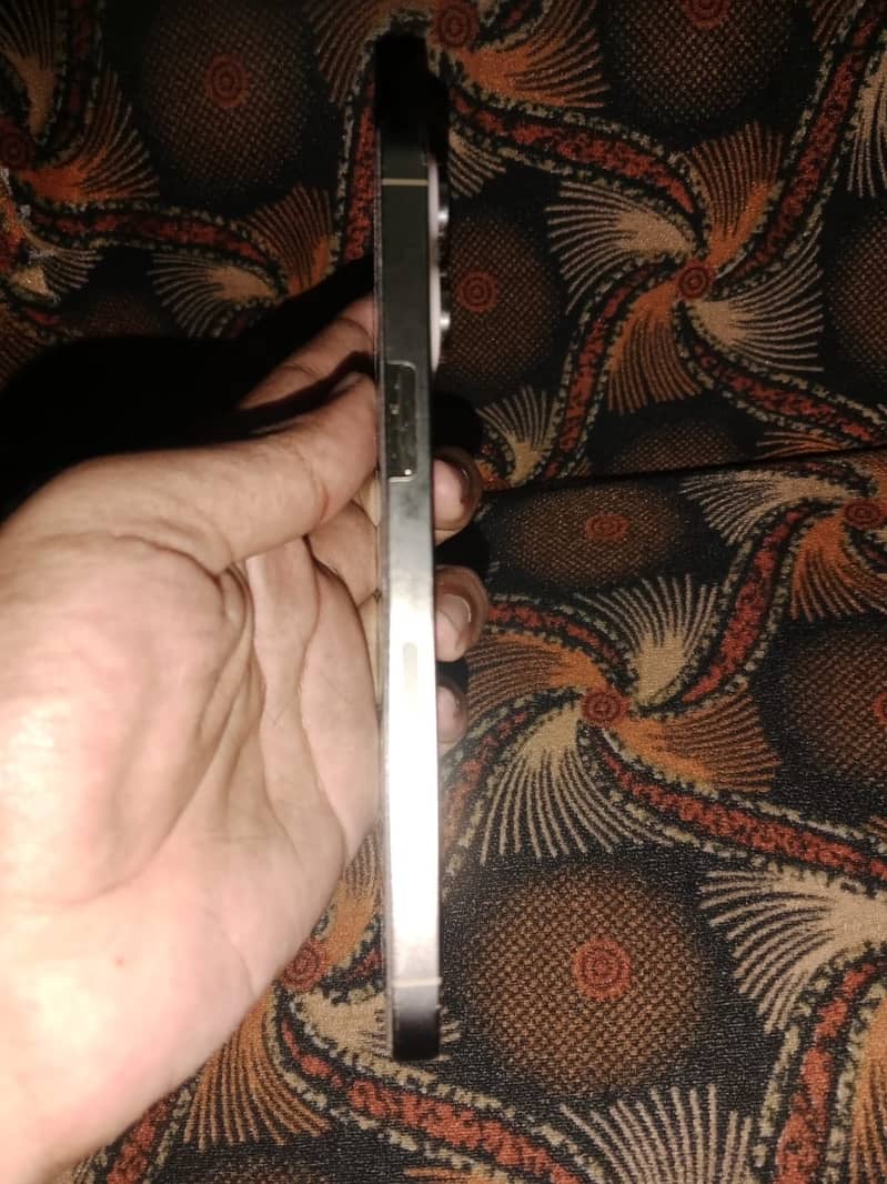Apple iPhone 14 Pro Max 1