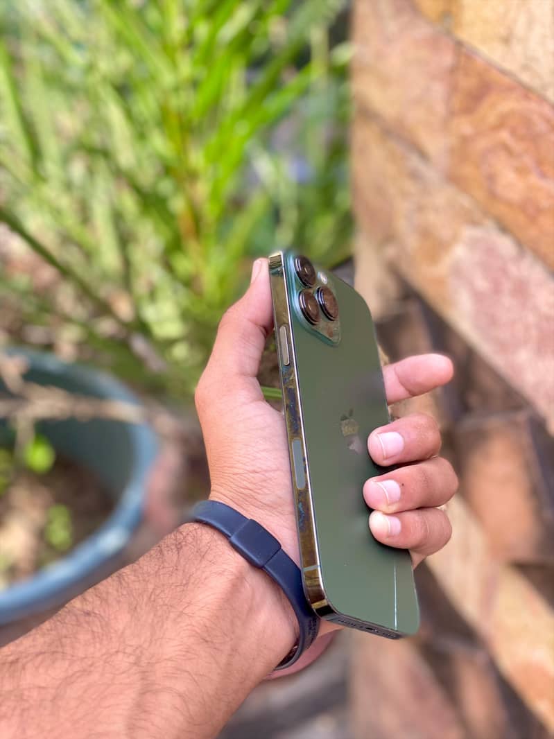 Apple iPhone 13 Pro Max 1