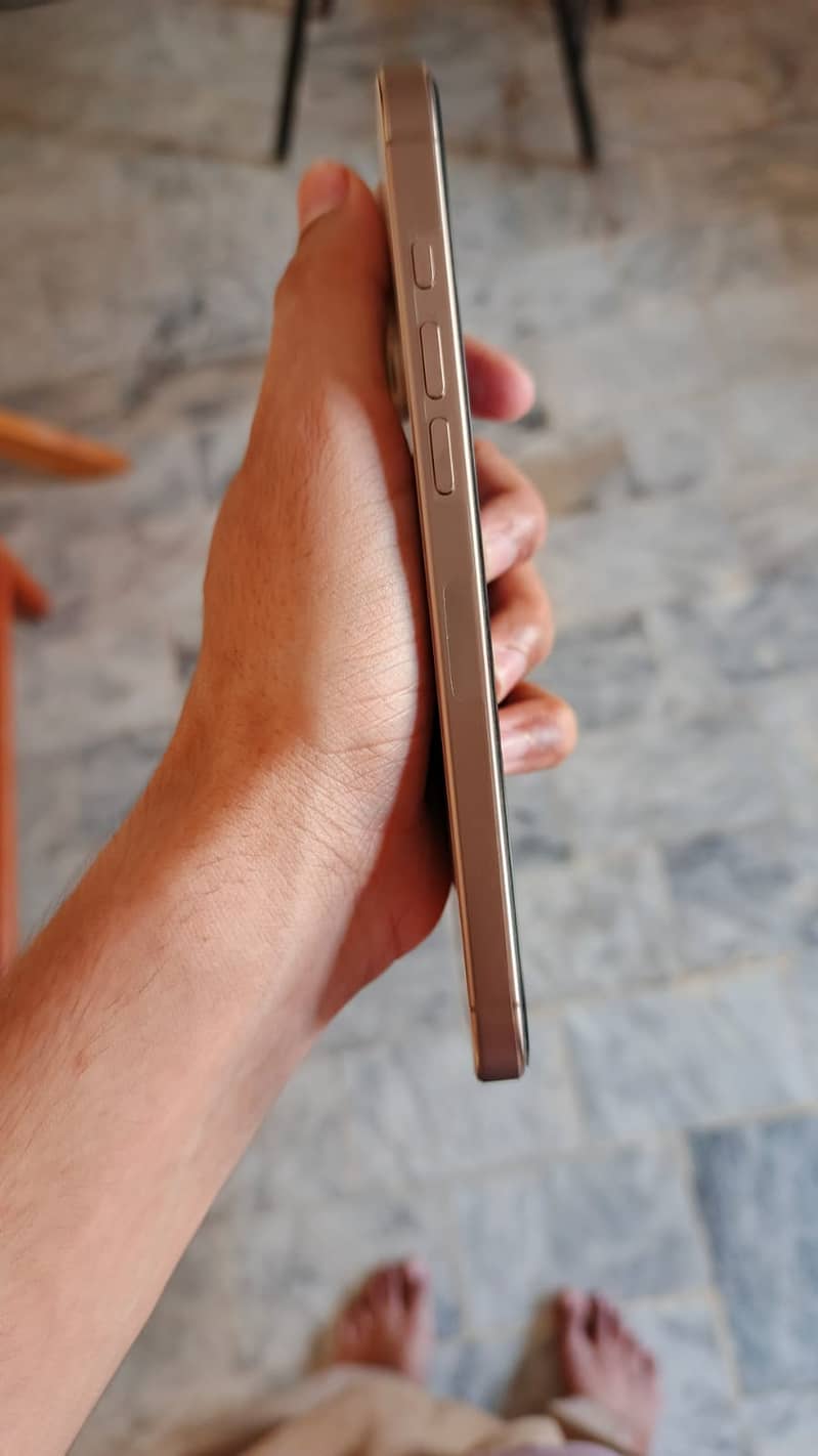 Apple iPhone 16 Pro Max 3