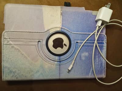 Apple iPad (5th Generation)Rose Gold/With folding cover and Charger