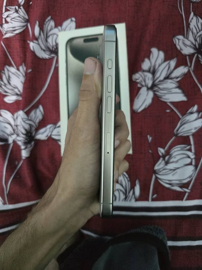 Apple iPhone 15 Pro 3