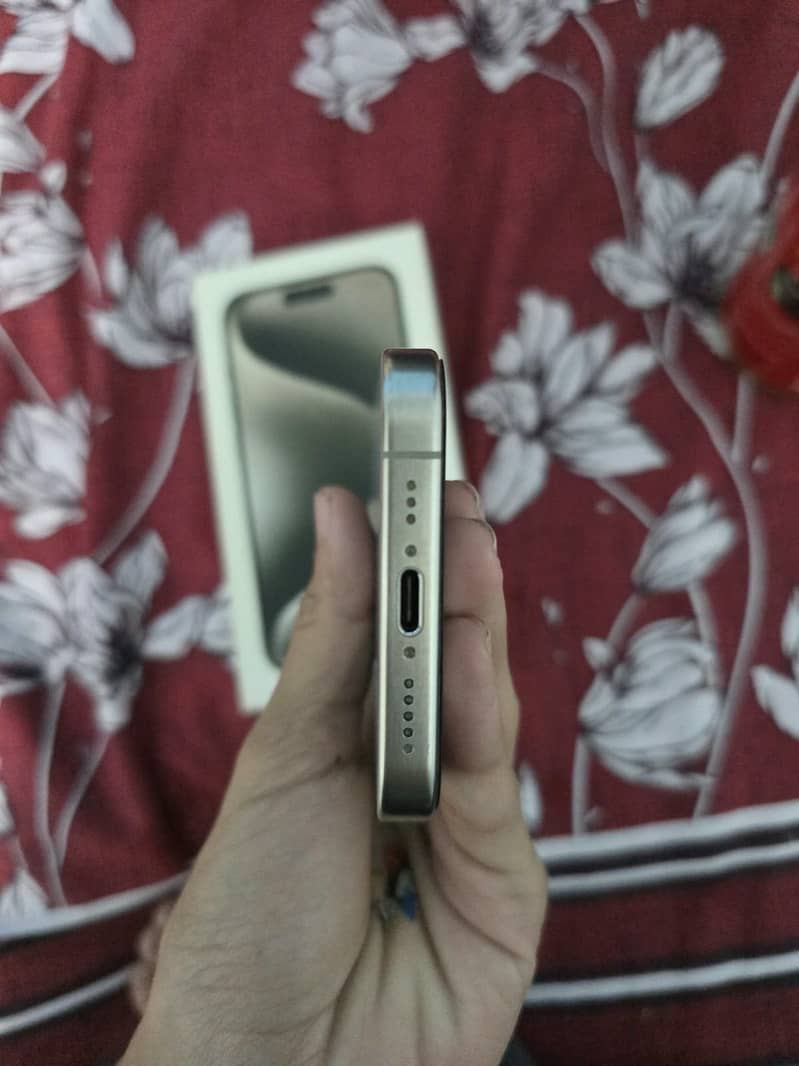 Apple iPhone 15 Pro 6